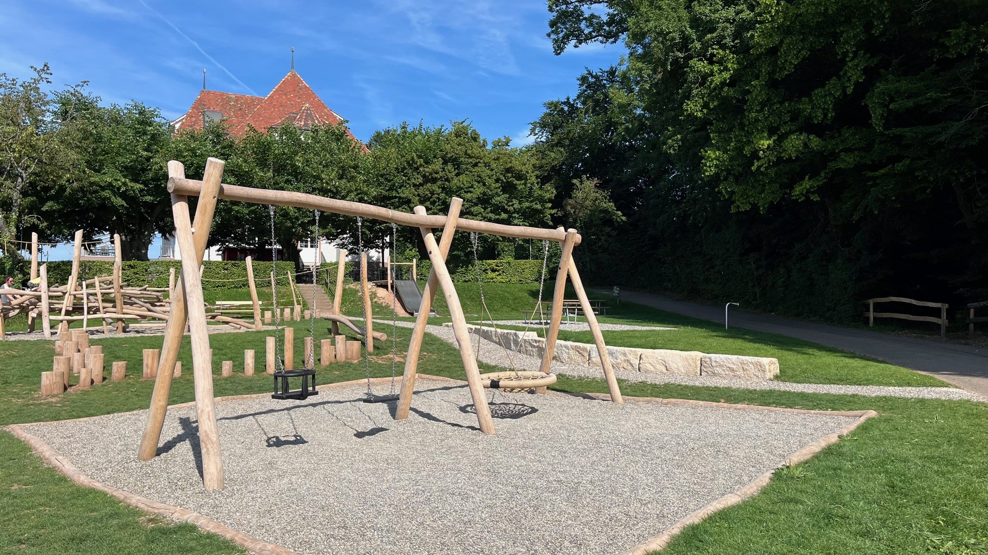 Boulderblock und Erlebnisspielplatz auf dem Chrischona Berg für Familien